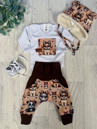 ✨ Nová kolekce je tady! ✨🐾 Pro ty nejmenší jsme ušili dokonalý outfit, který jde krásně sladit. 🤎 Roztomilý motiv se...